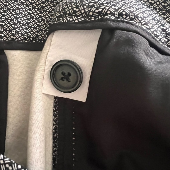 Hilary Radley Black and White capri woman’s. - Picture 8 of 8